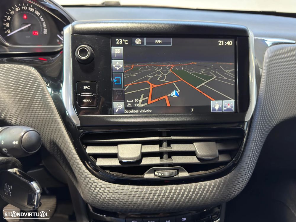 Peugeot 2008 1.2 PureTech Allure - 24