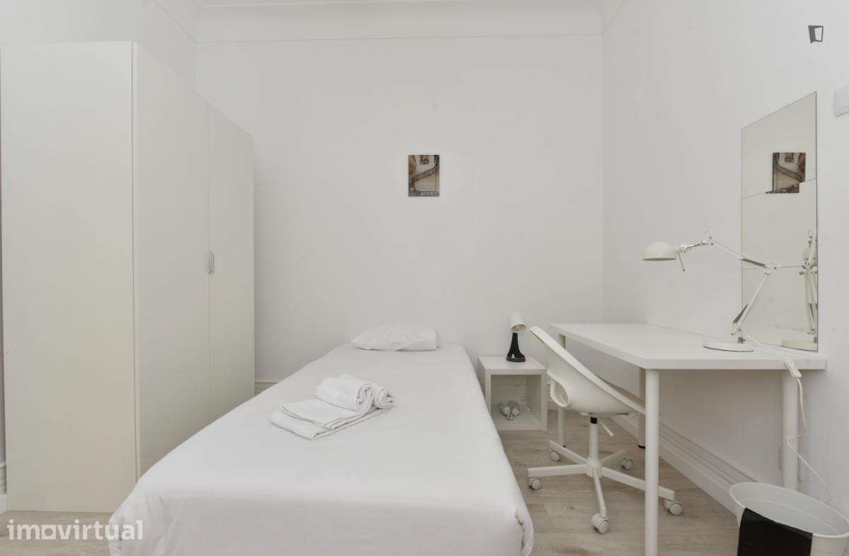 Quarto - localizado em Marquês de Pombal Lisbon - Grande imagem: 3/26