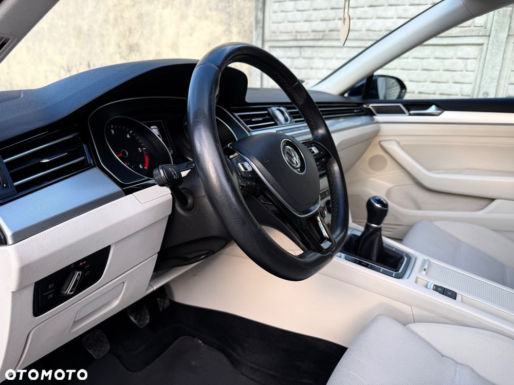 Volkswagen Passat 2.0 TDI BMT Comfortline - 14