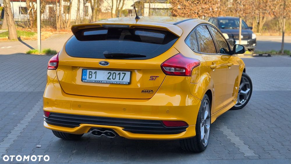 Ford Focus 2.0 EcoBoost ST mit Leder-Exclusiv-Paket - 18