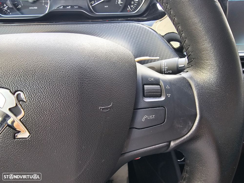 Peugeot 208 - 12