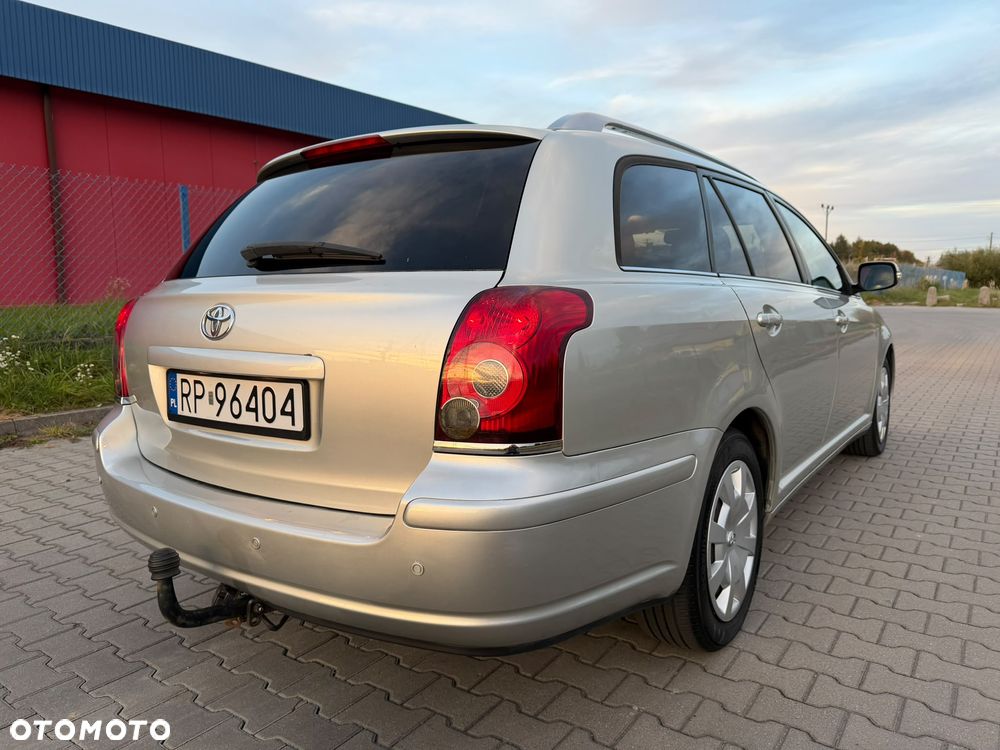 Toyota Avensis 2.0 D-4D Premium - 11