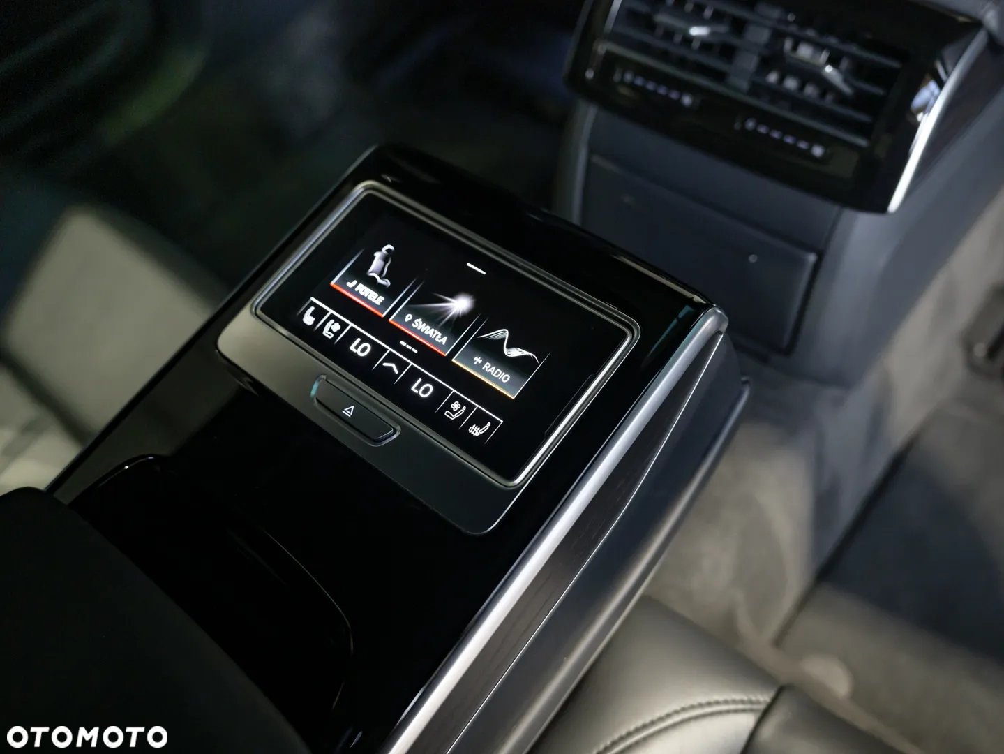 Audi A8 - 40