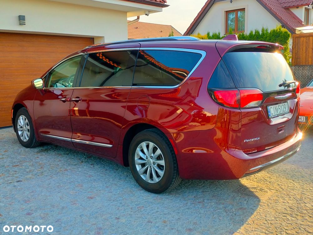 Chrysler Pacifica - 2