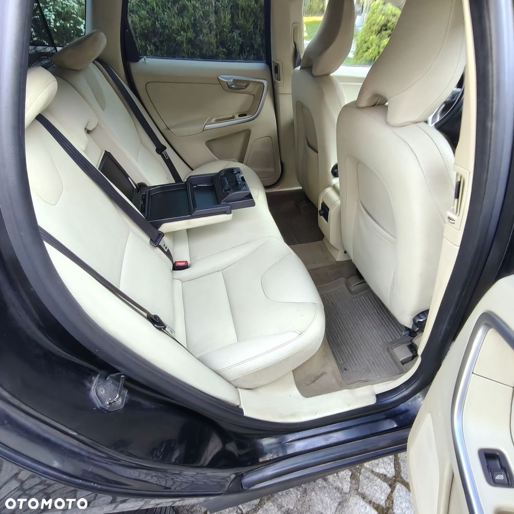 Volvo XC 60 D5 AWD Momentum - 7