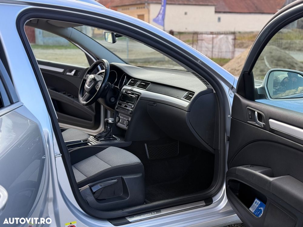 Skoda Superb 2.0 TDI DSG Exclusive - 9