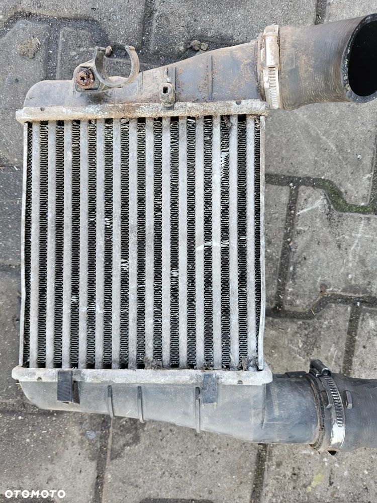 Audi A4 B7  2.0 TDI chłodnica powietrza intercooler - 1