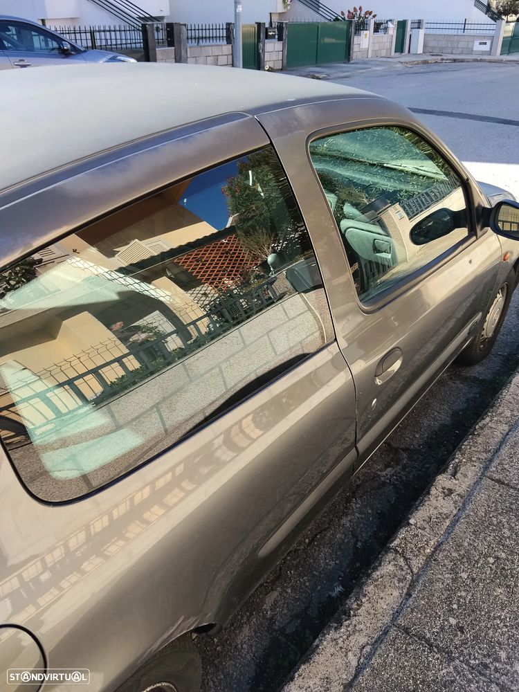 Renault Clio 1.9 D RN - 1
