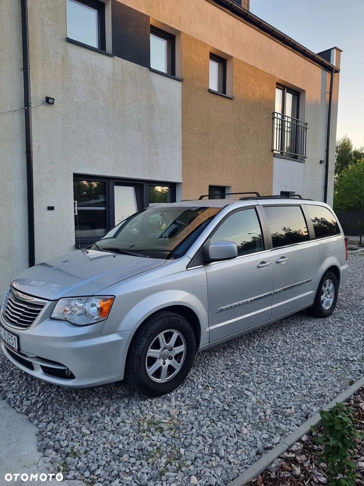 Chrysler Town & Country - 3