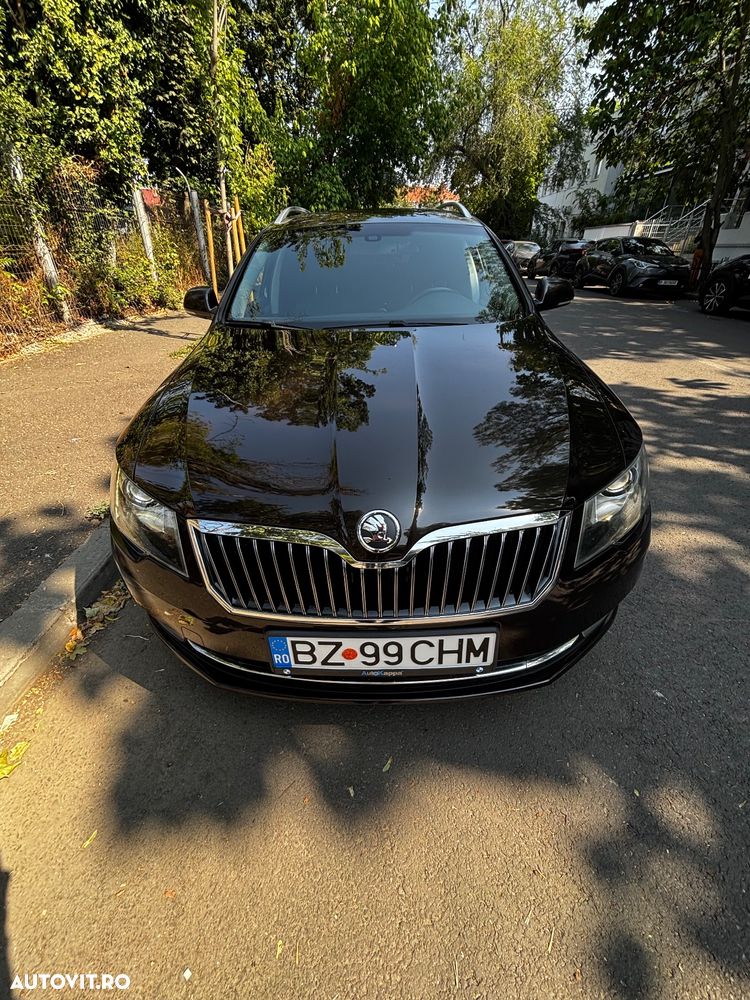 Skoda Superb Combi 2.0 TDI Elegance DSG - 2