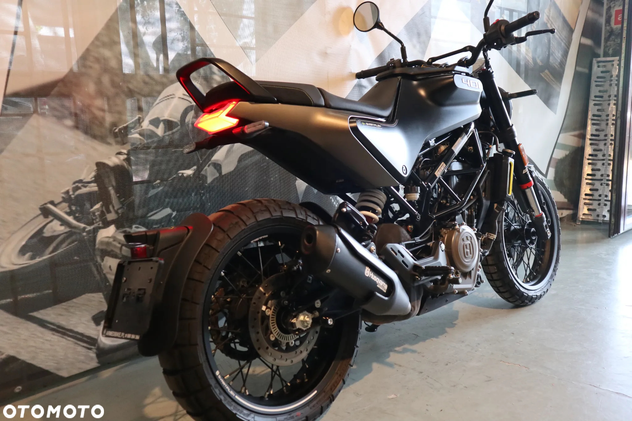 Husqvarna Svartpilen - 19