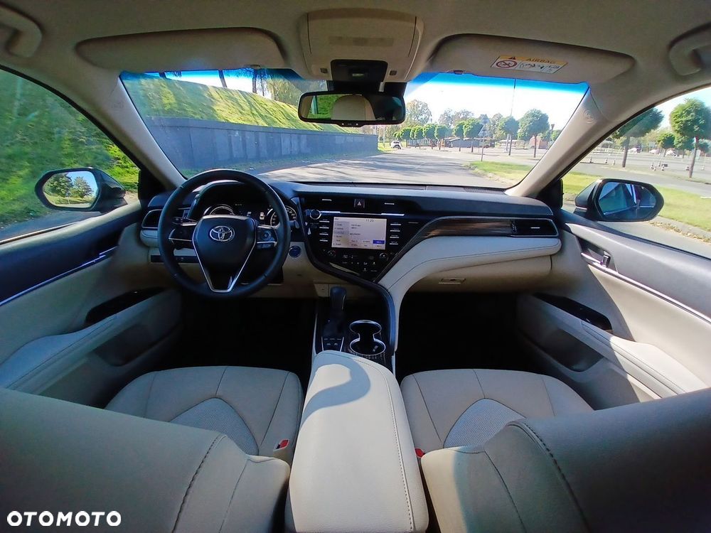 Toyota Camry 2.5 Hybrid Executive CVT - 22
