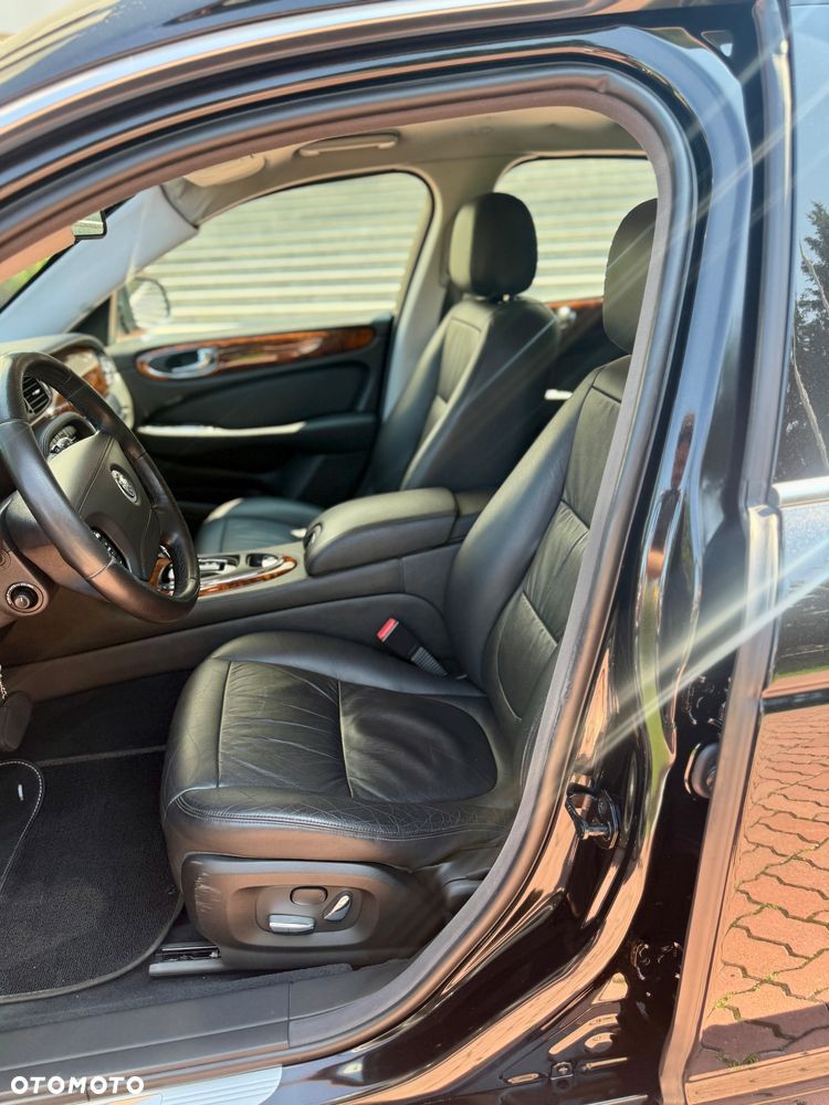 Jaguar XJ - 8