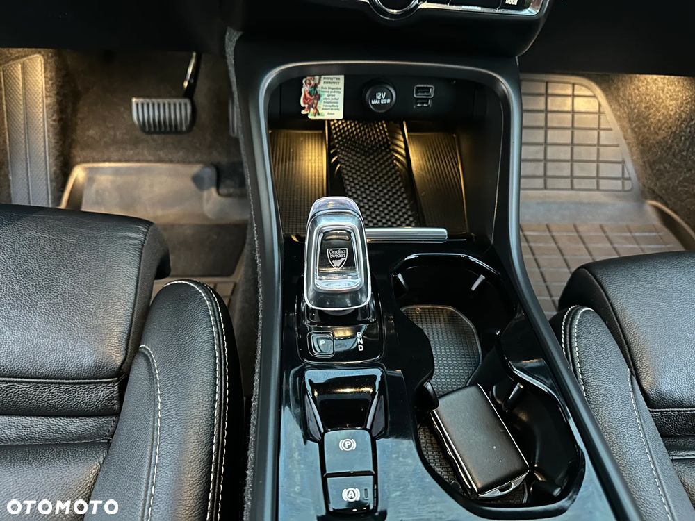 Volvo XC 40 D4 AWD Inscription - 28
