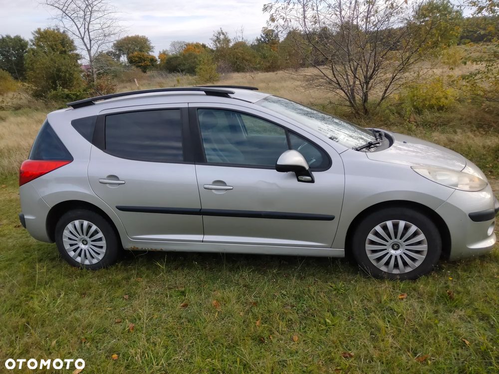 Peugeot 207 2008 photo 2