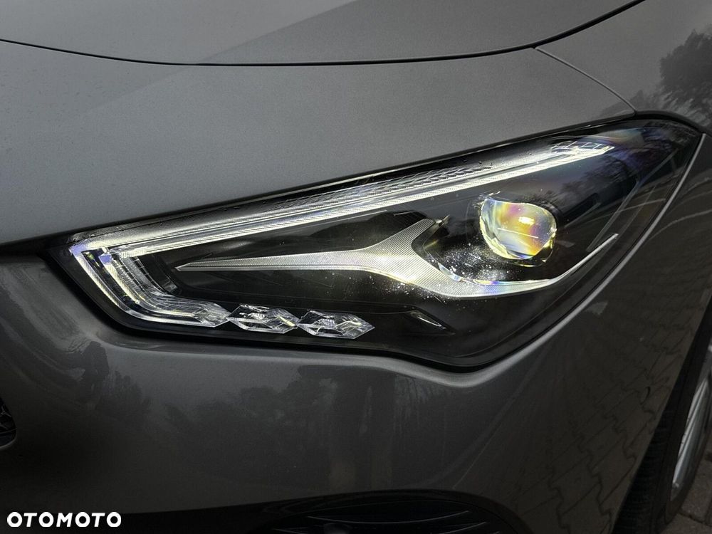 Mercedes-Benz CLA 180 Progressive 7G-DCT - 11