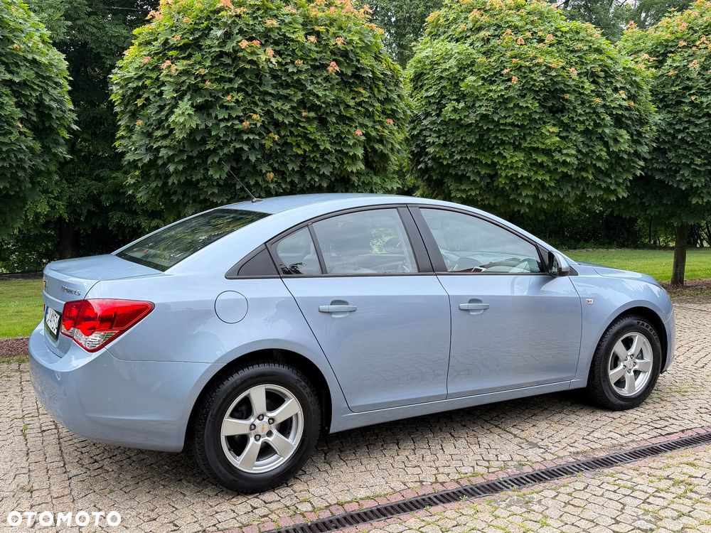 Chevrolet Cruze 1.6 - 9