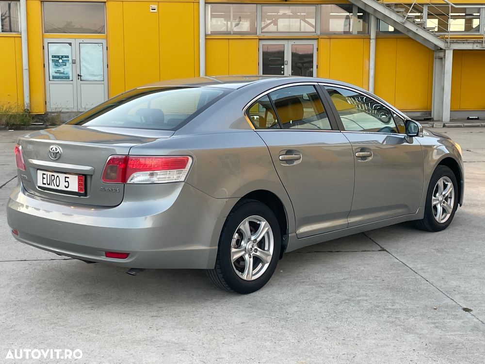 Toyota Avensis - 5