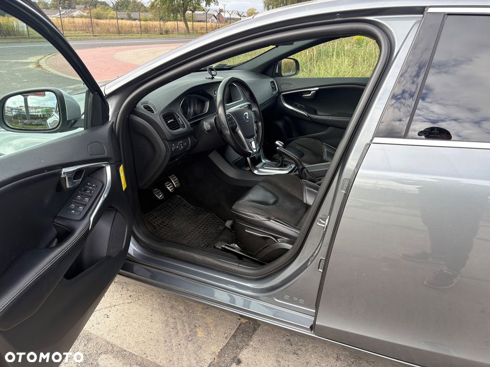 Volvo V40 D2 Drive-E R-Design Momentum - 9
