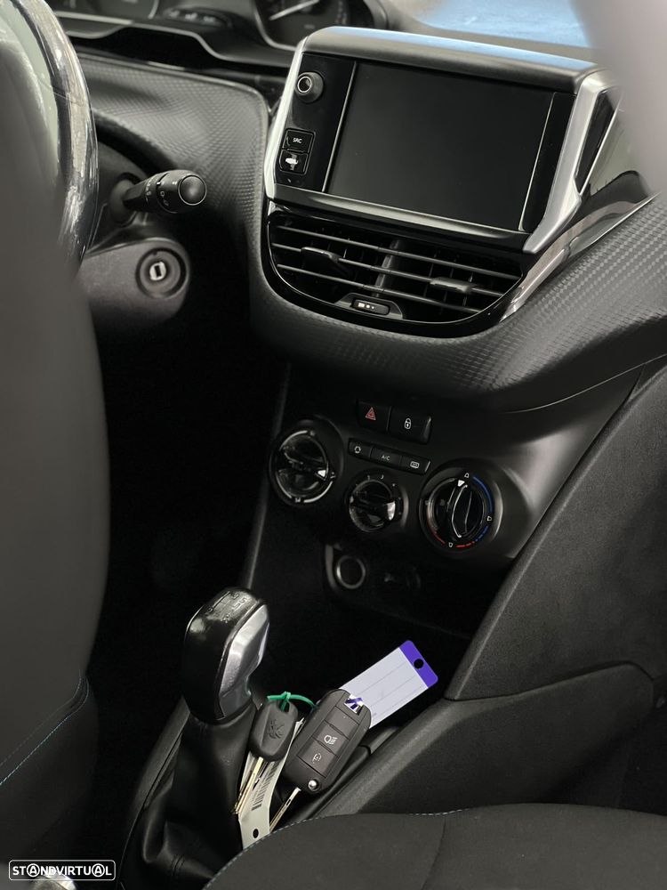 Peugeot 208 1.2 PureTech Style - 15