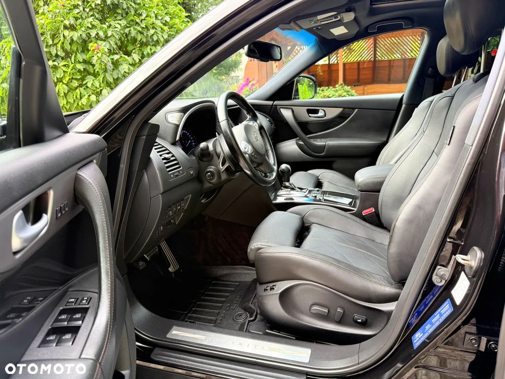 Infiniti QX70 - 18