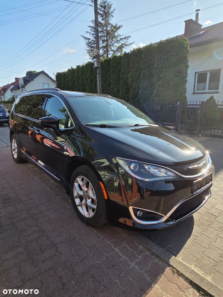 Chrysler Pacifica - 10