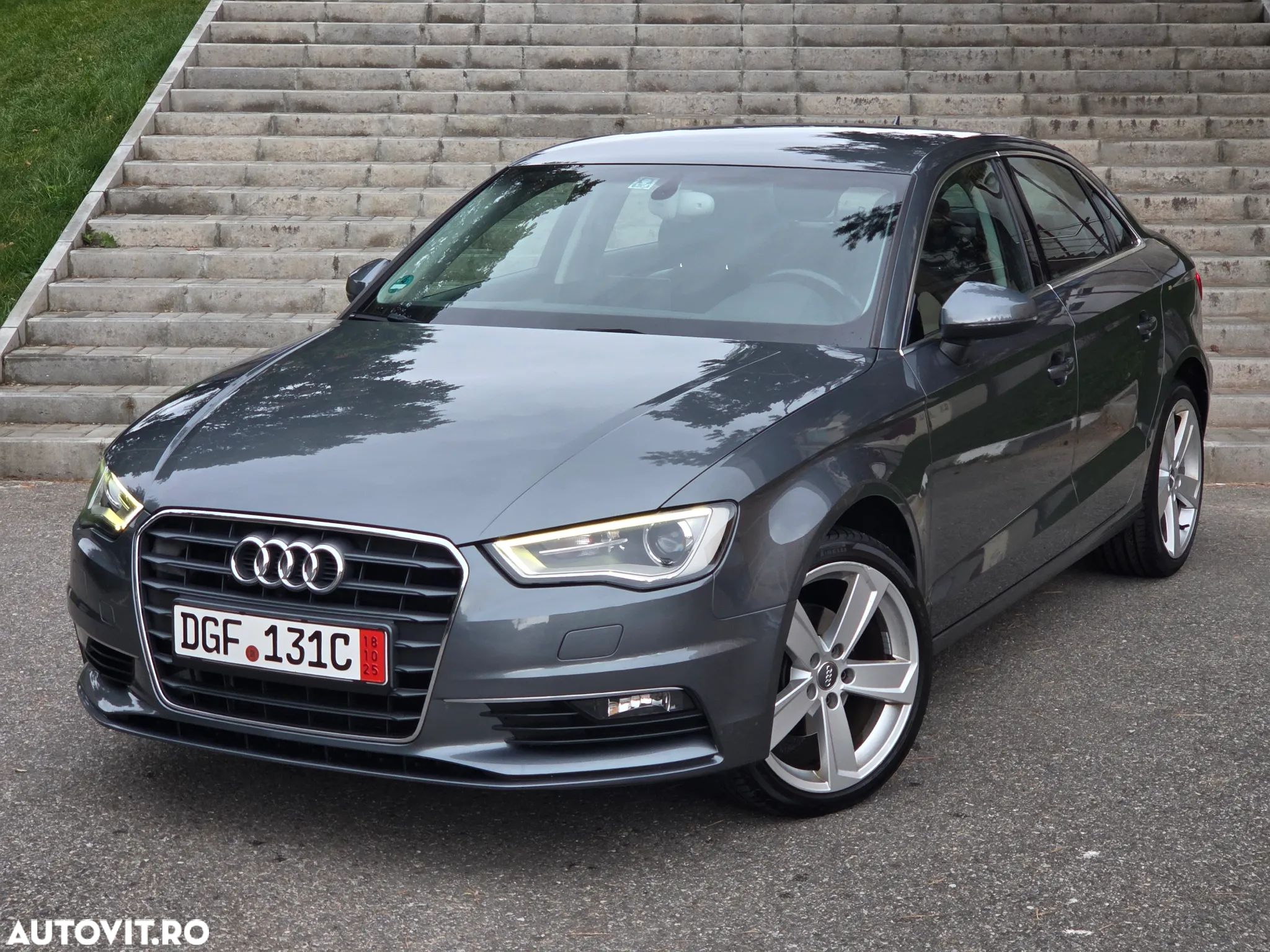 Audi A3 1.6 TDI Sportback S tronic design - 1