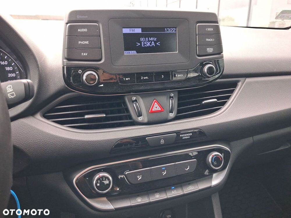 Hyundai i30 1.5 DPI Classic + - 22