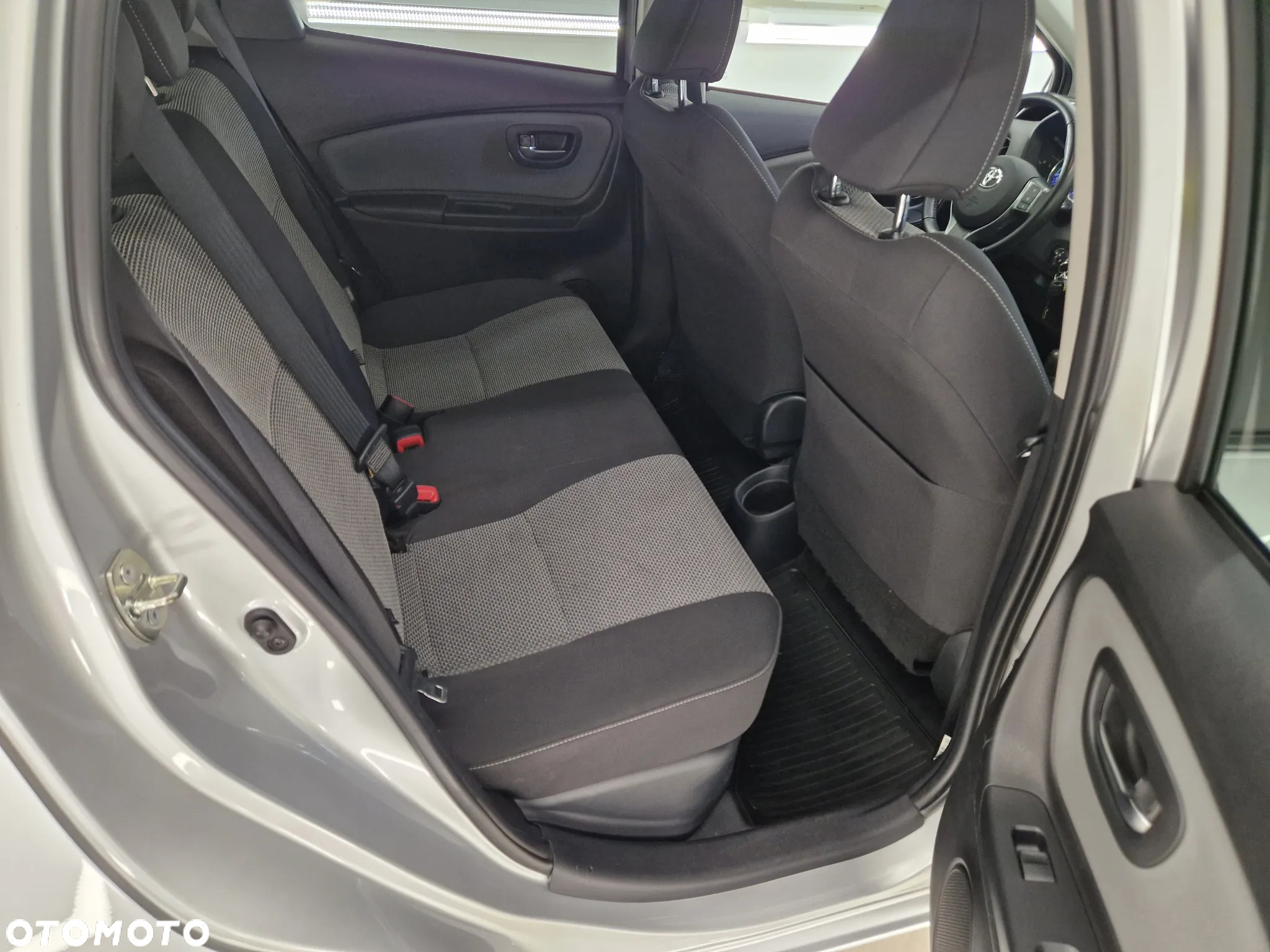 Toyota Yaris Hybrid 1.5 VVT-i Comfort - 24