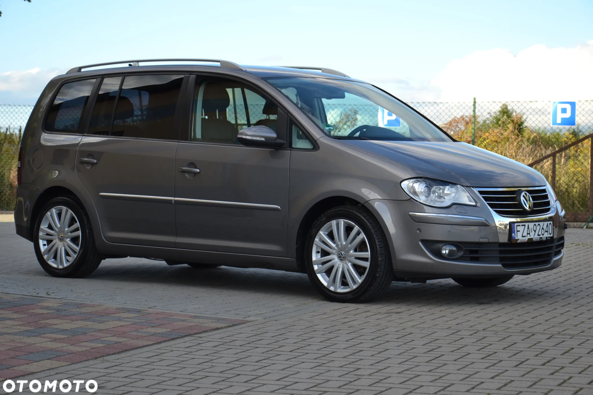 Volkswagen Touran 2.0 TDI DPF Highline DSG - 8