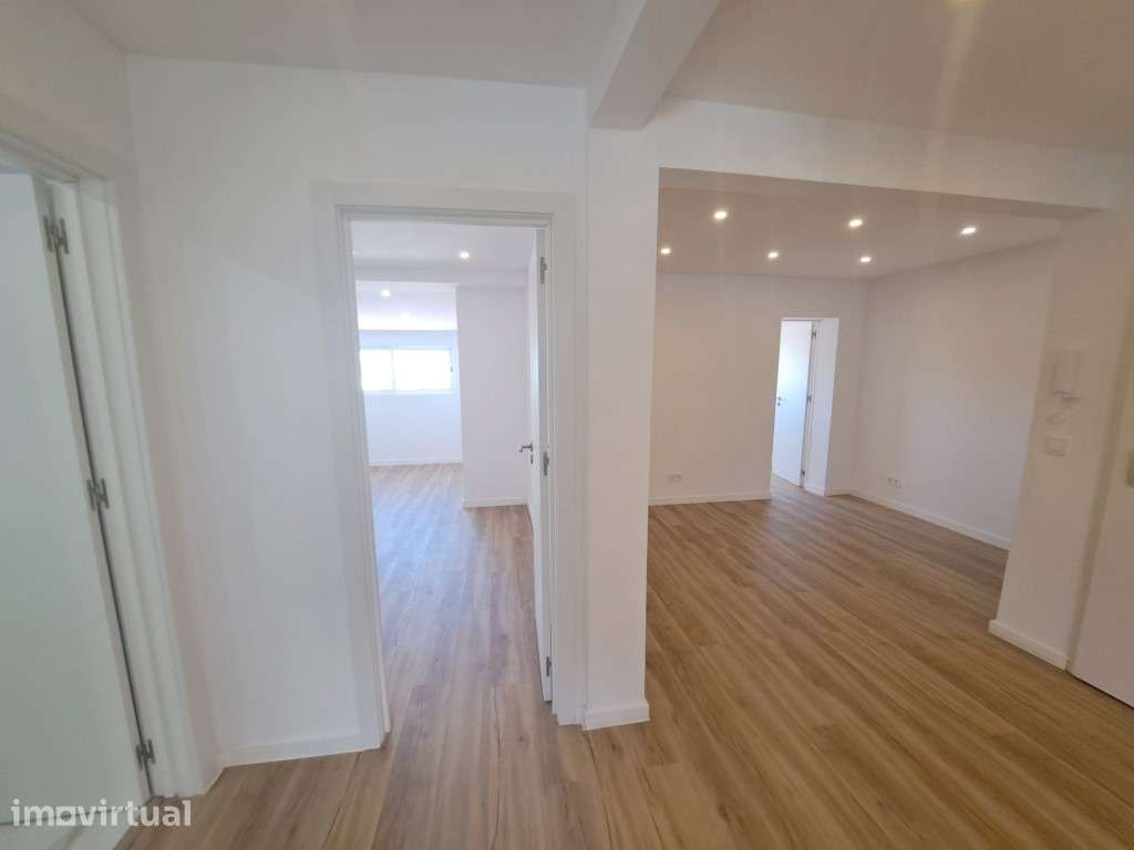 Apartamento T2 com Varanda para venda em Queluz - Sintra - Lisboa - Grande imagem: 4/30