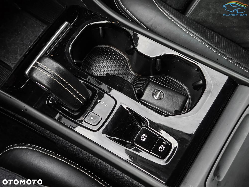 Volvo XC 40 B5 B AWD Geartronic RDesign - 39