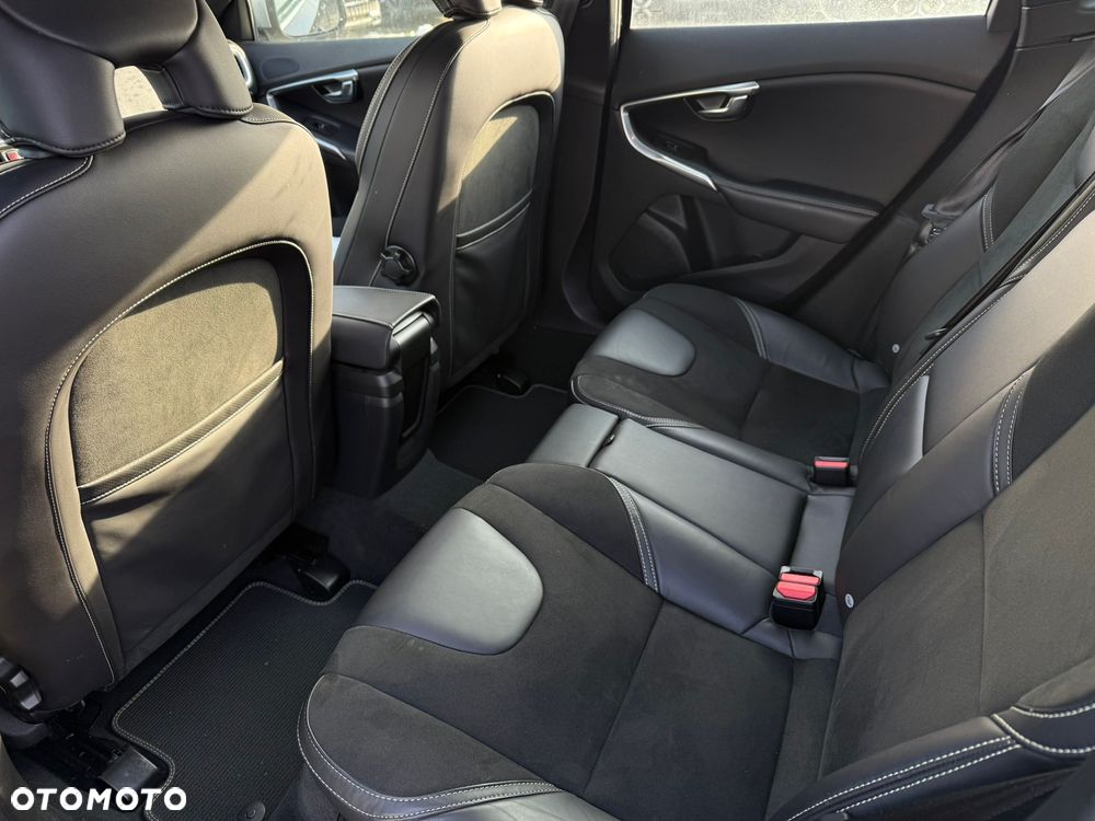 Volvo V40 D2 Drive-E R-Design Momentum - 12