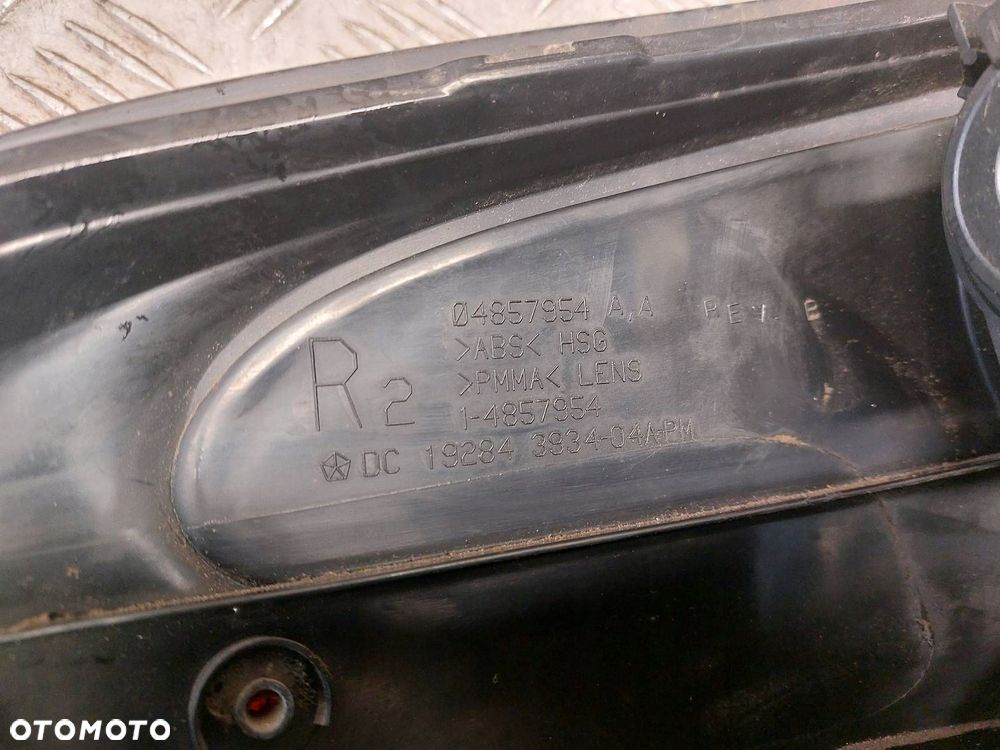 LAMPA PRAWY TYŁ  CHRYSLER  GRAND VOYAGER IV LIFT 04857954AA 192843934 - 4