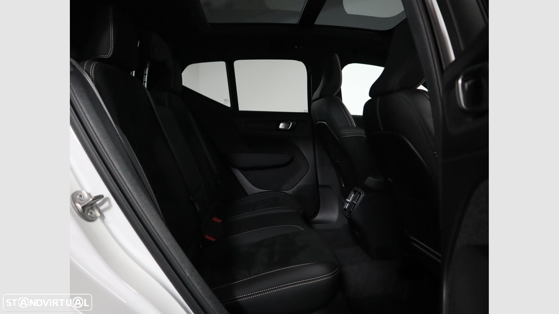 Volvo XC 40 1.5 T2 Plus Dark Auto - 9