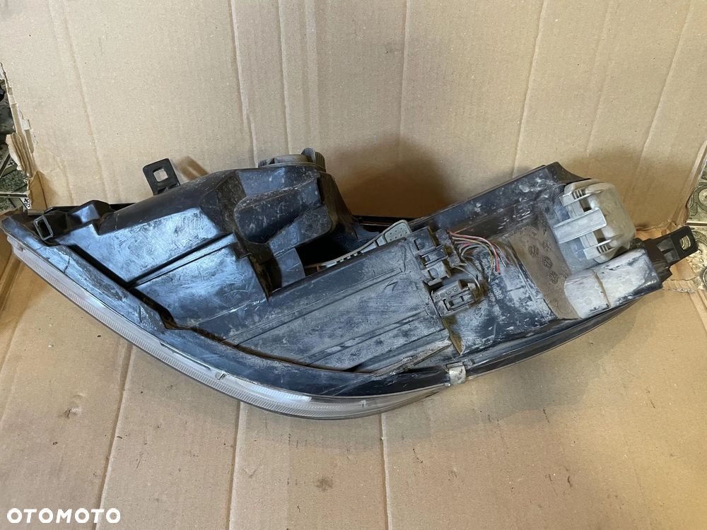 Lampa Mitsubishi Colt 04-08 prawy przód - 2