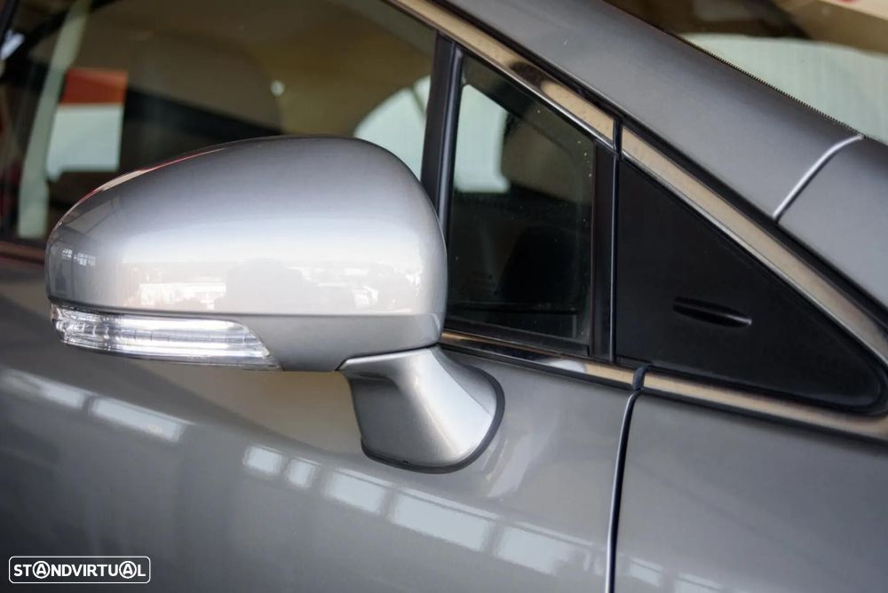 Toyota Avensis SD 2.0 D-4D Exclusive - 23