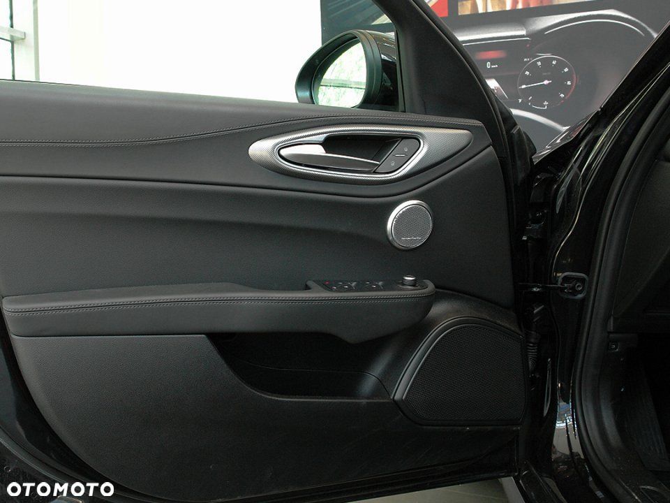 Alfa Romeo Giulia - 17