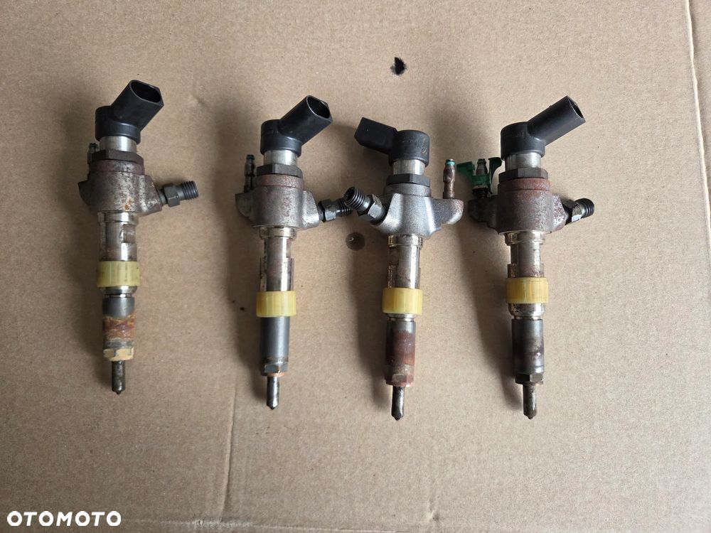 Wtryskiwacz wtryski wtrysk 1.6 E HDI Peugeot Citroen  9674973080 - 1