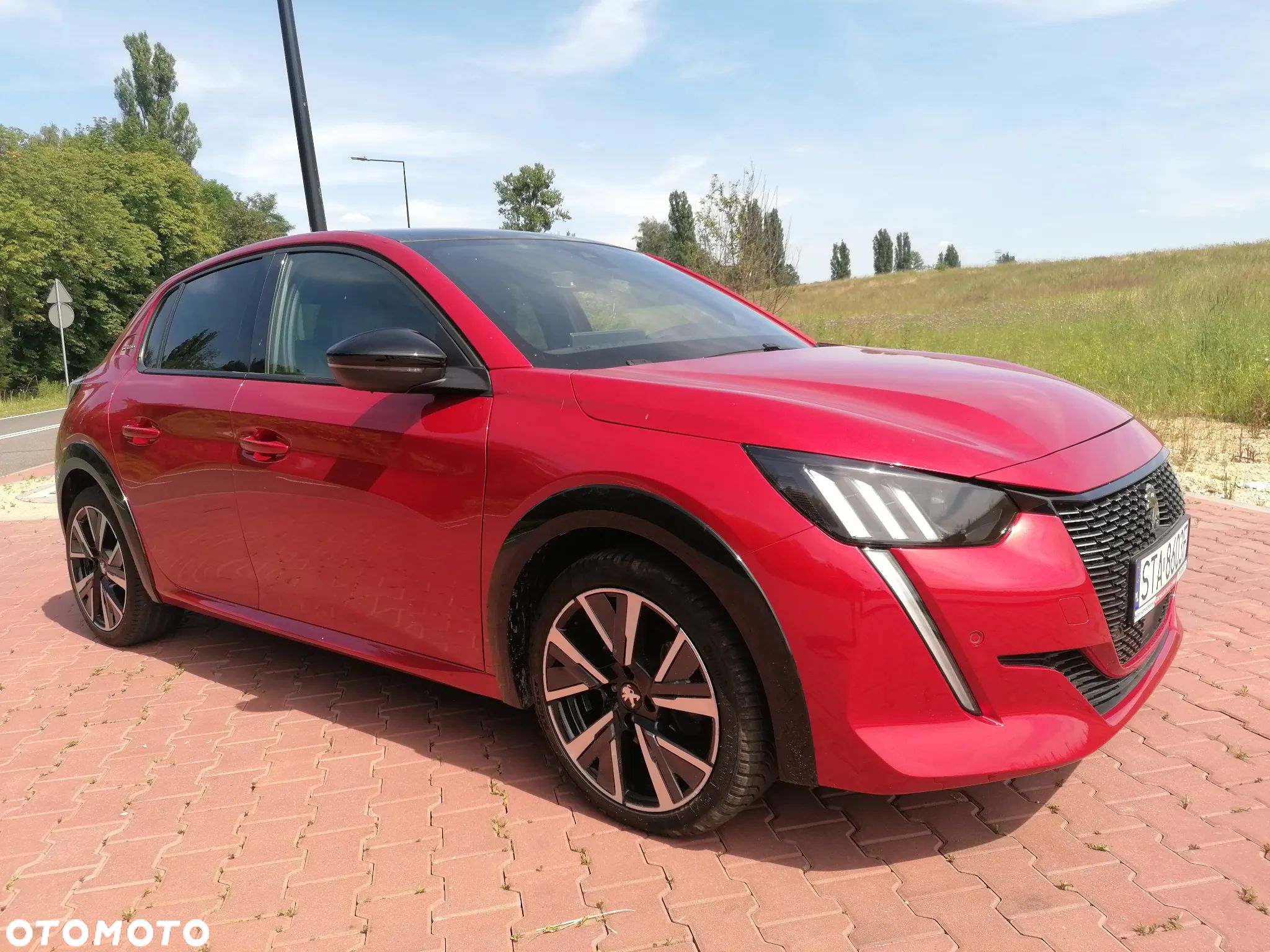 Peugeot 208 PureTech 100 GT - 1