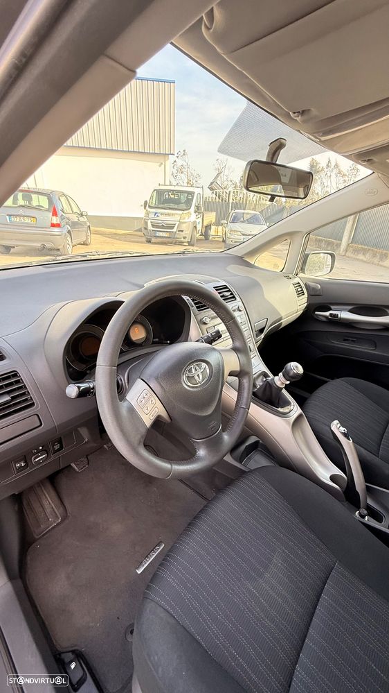 Toyota Auris 1.4 VVT-i AC+VSC - 11