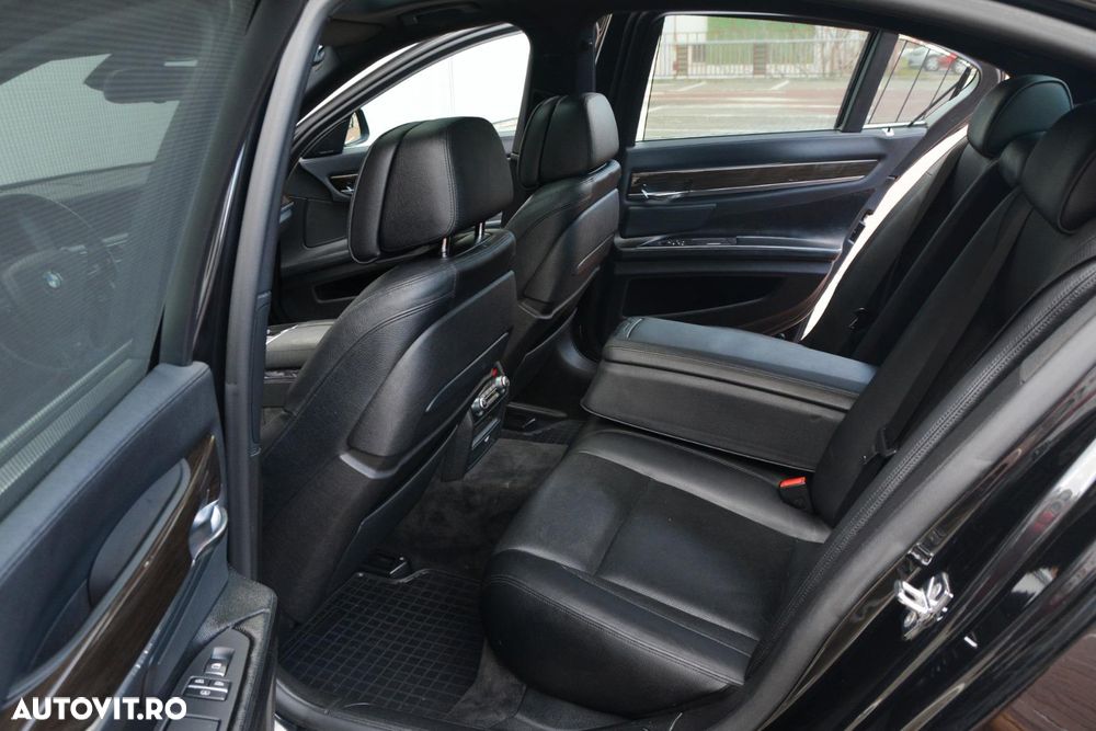 BMW Seria 7 750i - 11