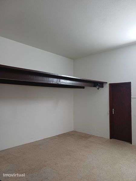 Arrenda-se loja/garagem - Grande imagem: 2/4