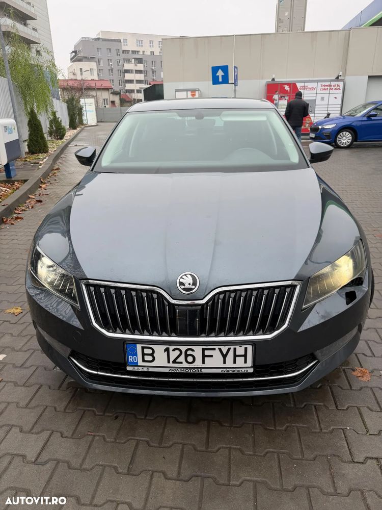 Skoda Superb 2.0 TDI DSG Ambition - 1