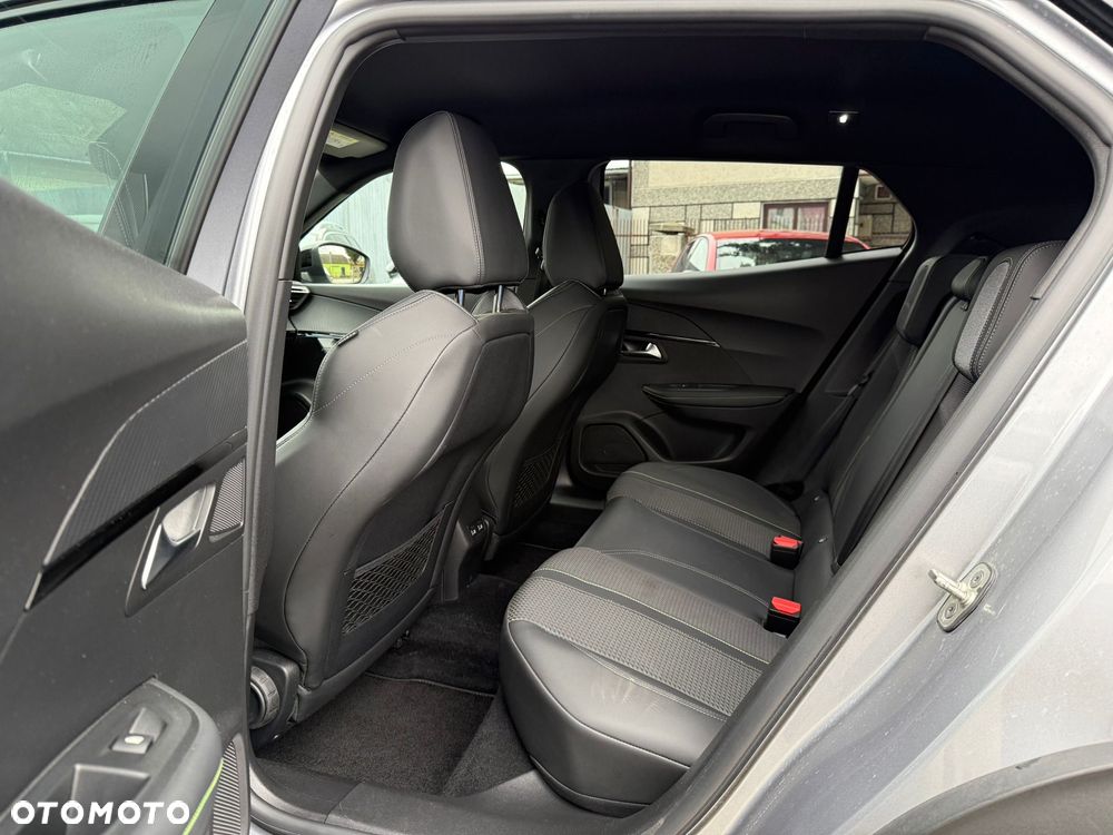 Peugeot 2008 PureTech 130 EAT8 GT Pack - 26