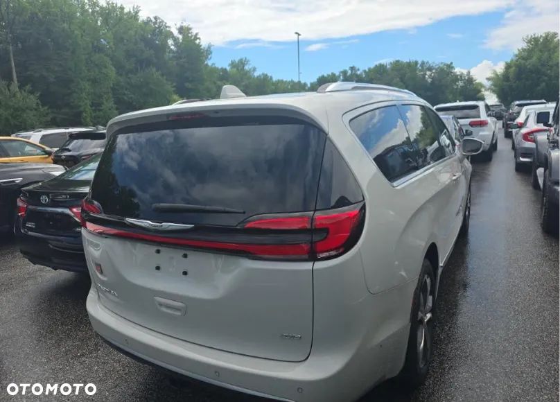 Chrysler Pacifica - 4