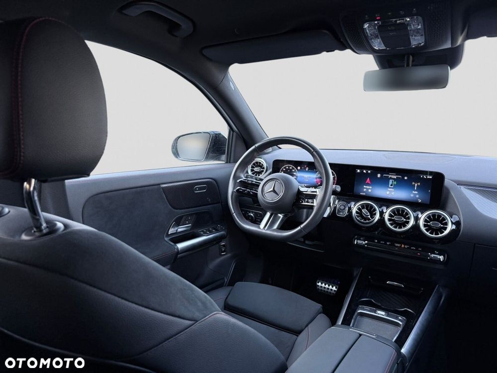 Mercedes-Benz GLA - 21