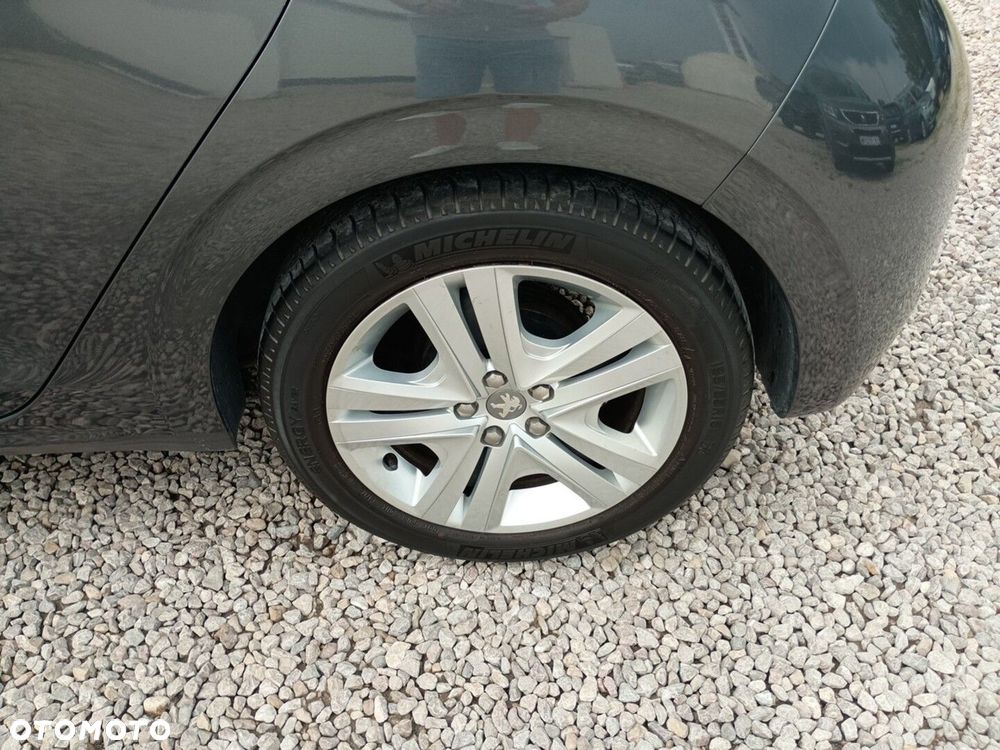 Peugeot 208 1.2 PureTech Style - 12