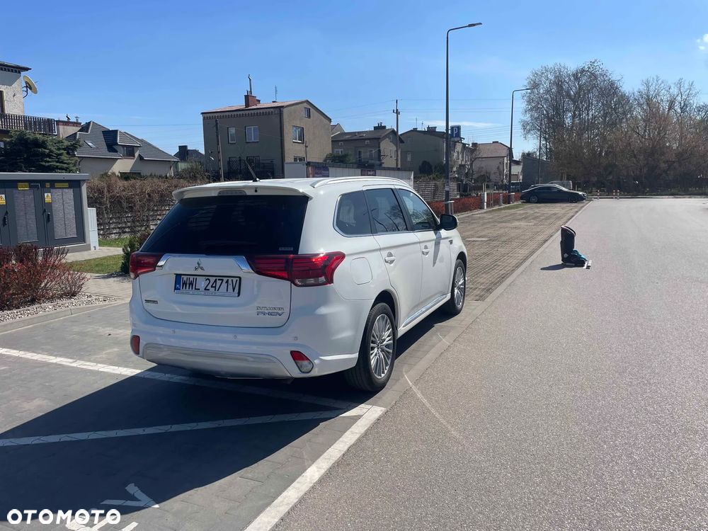 Mitsubishi Outlander - 32