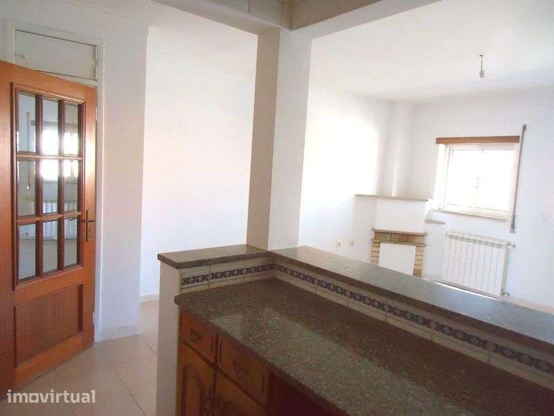 T2+1 c/Escritório c/60m2, roupeiros embutidos, aquec. central, Viseu - Grande imagem: 2/12
